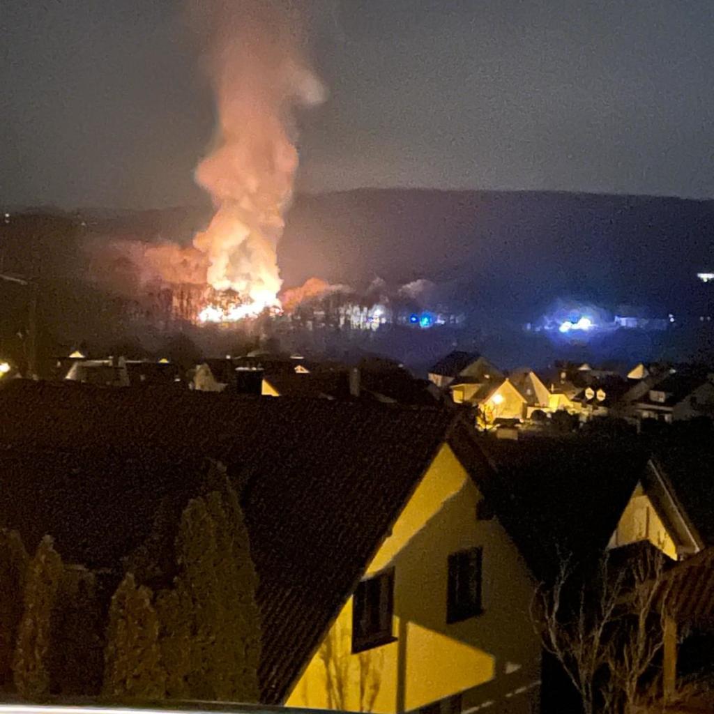 500 brennende Heuballen sorgen für Großeinsatz in Hammetweil (Quelle: Tom Reißner)