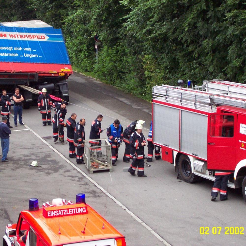 2002: Feuerwehreinsatz bei der KB Knecht im Lachenhau (Quelle: Dirk Glück)