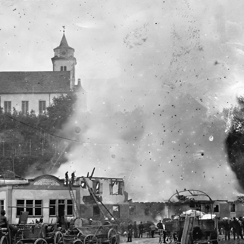 1914: erster Mühlenbrand am 14. Juni 1914 die Mühle brennt ganz nieder, das E-Werk wird gerettet (Quelle: Fritz Flach)