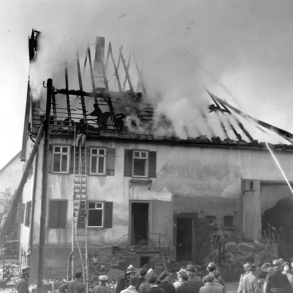 1953: Der Brand war am 7.11.1953 im damaligen Zenthof heute Klosterhof  (Quelle: Stadtarchiv Metzingen, Rolf Bidlingmaier)