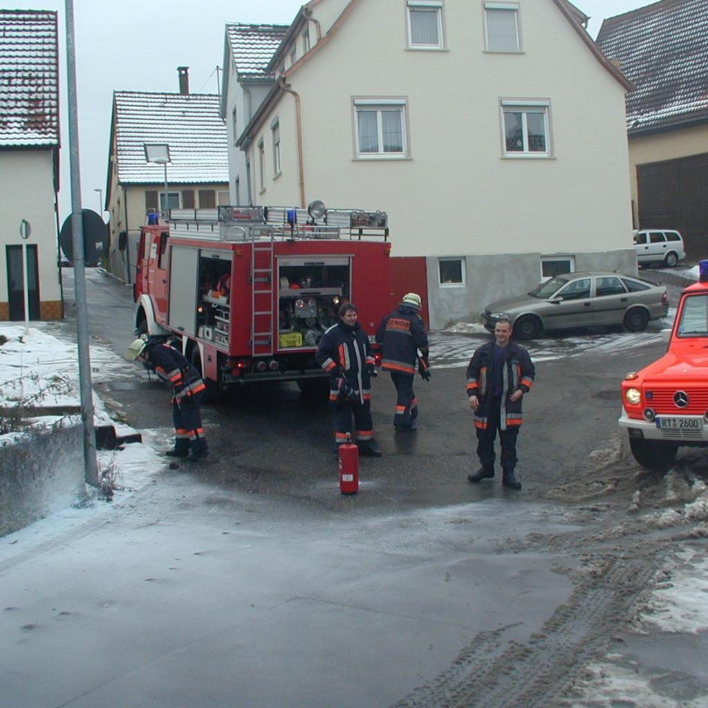 ????: Bilder der freiwilligen Feuerwehr Abteilung Mittelstadt - Kleinbrand Ölofen (Quelle: Daniel Kern)