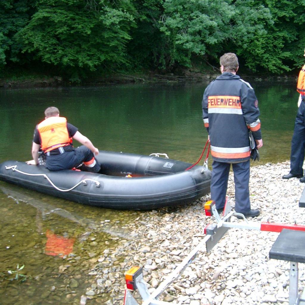????: Bilder der freiwilligen Feuerwehr Abteilung Mittelstadt - Ölsperre (Quelle: Daniel Kern)
