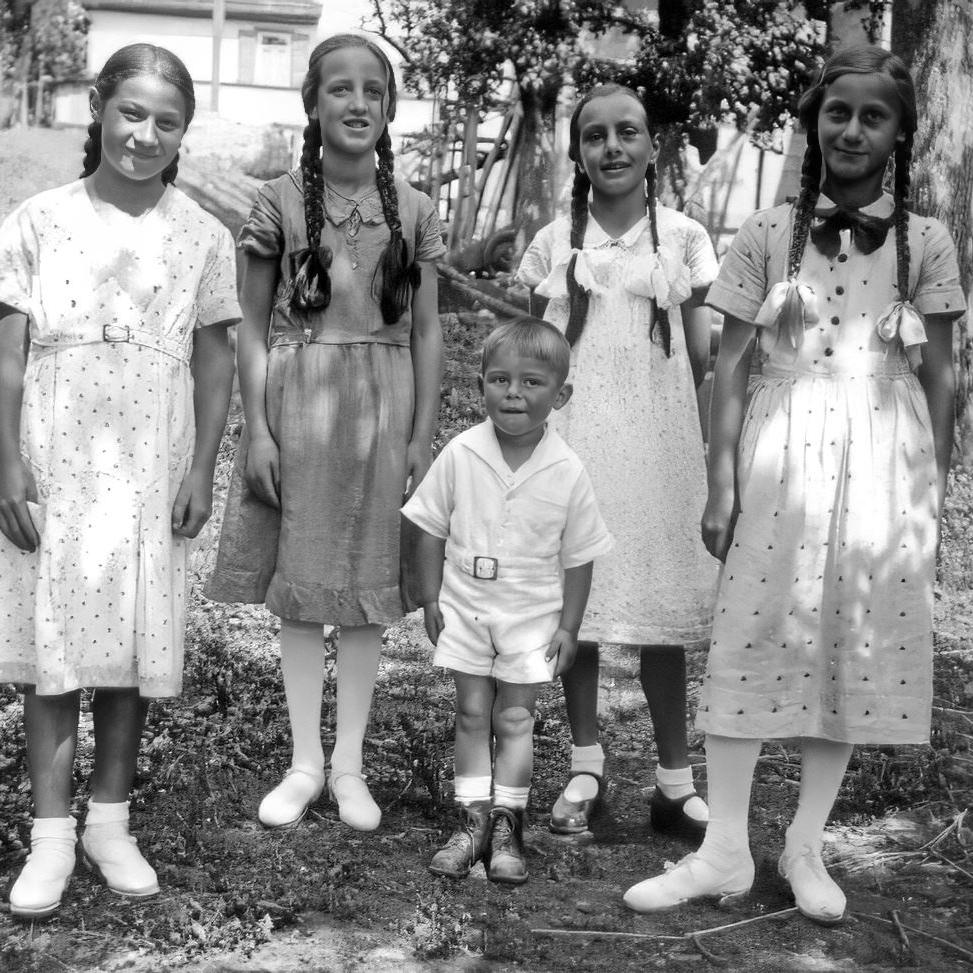 1938: Gruppenbild mit Frau Nagel nach der Sonntagsschule (Quelle: Emilie Mayer)
