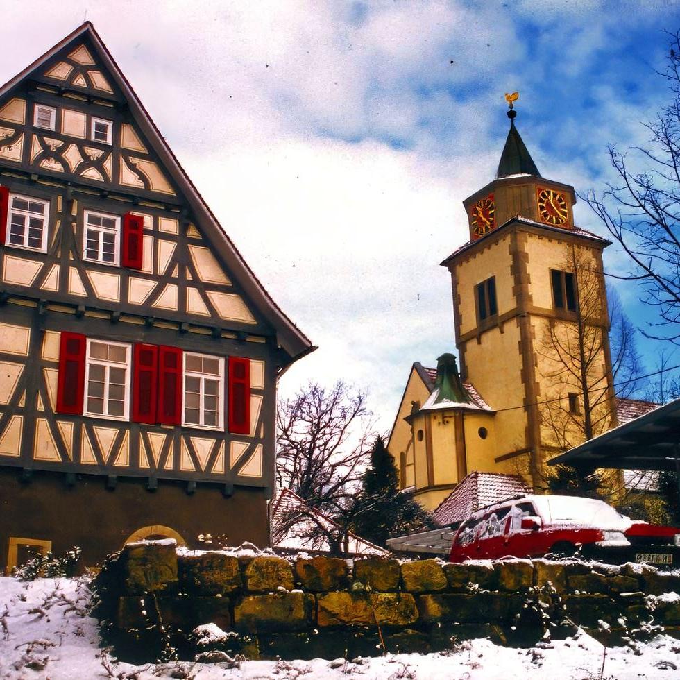 1996: Pfarrhaus mit der Martinskirche (Quelle: Sofie Veit)