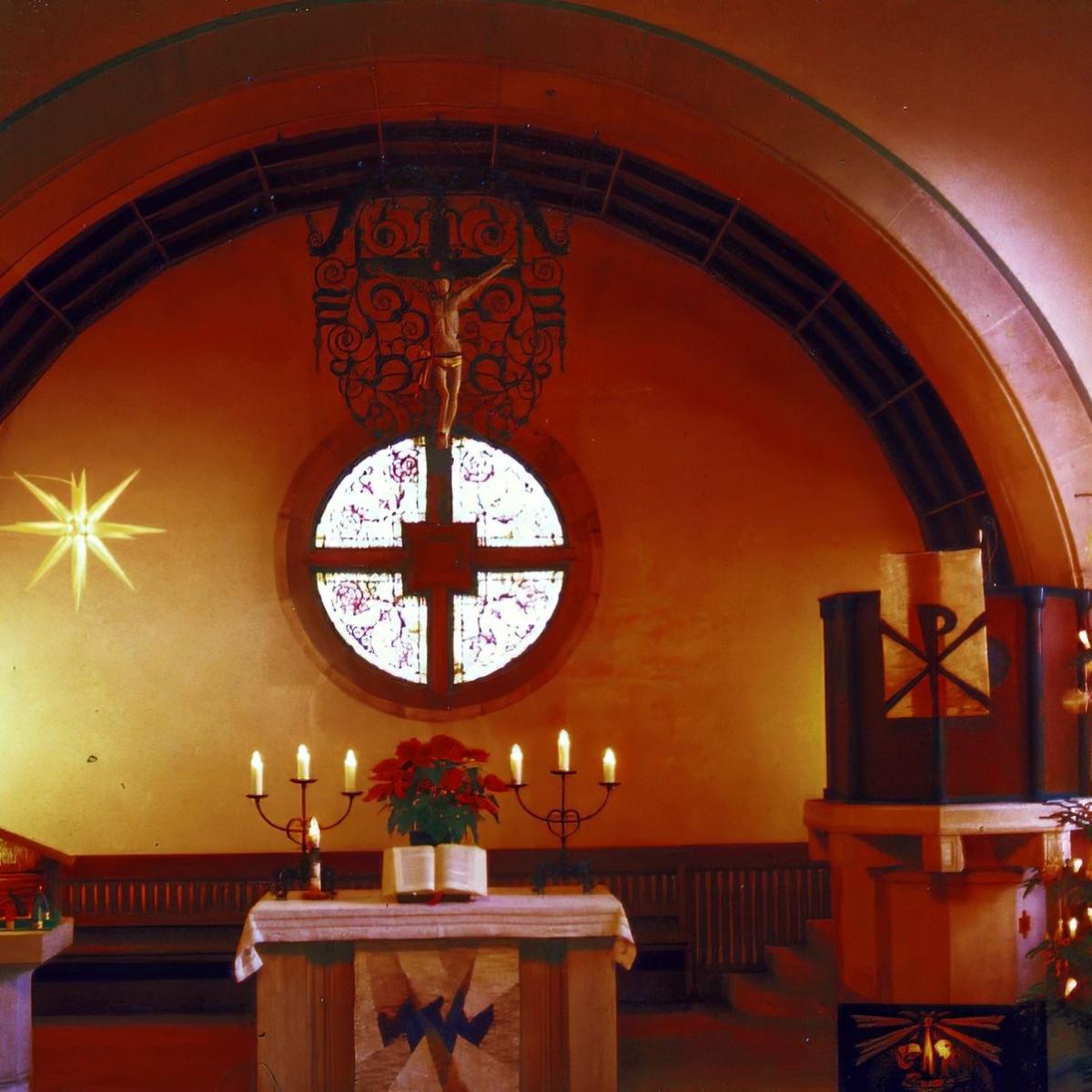 1997: Altarraum zur Weihnachtszeit (Quelle: Sofie Veit)
