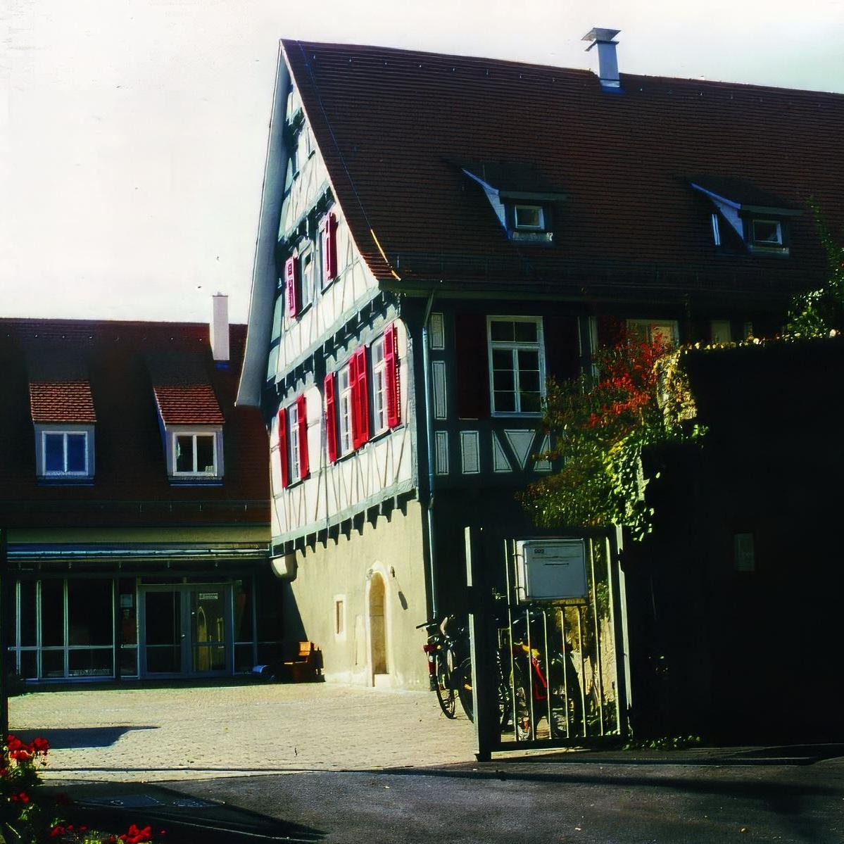 1997: Pfarr- und Gemeindehaus (Quelle: Sofie Veit)