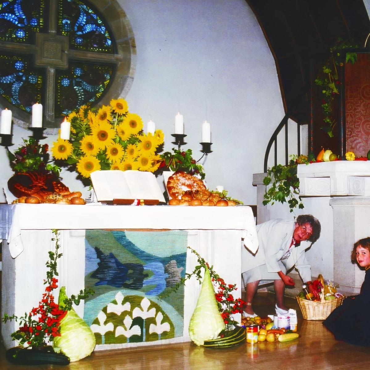 2004: Altar zur Erntedankzeit (Quelle: Sofie Veit)