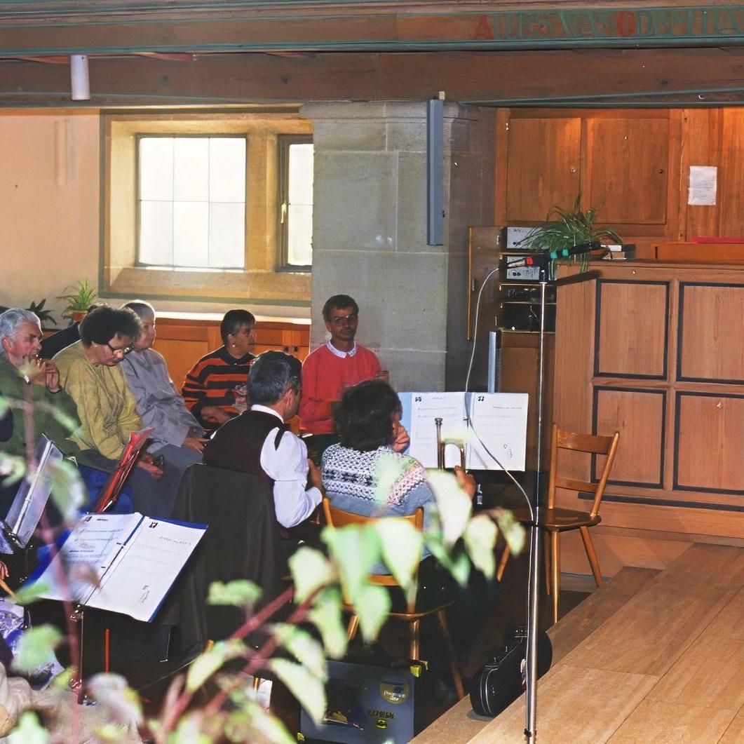 1994: Gottesdienst mit Behinderten aus Mariaberg in Mittelstadt mit Pfarrer Kiefner (Quelle: evangelische Gemeinde)