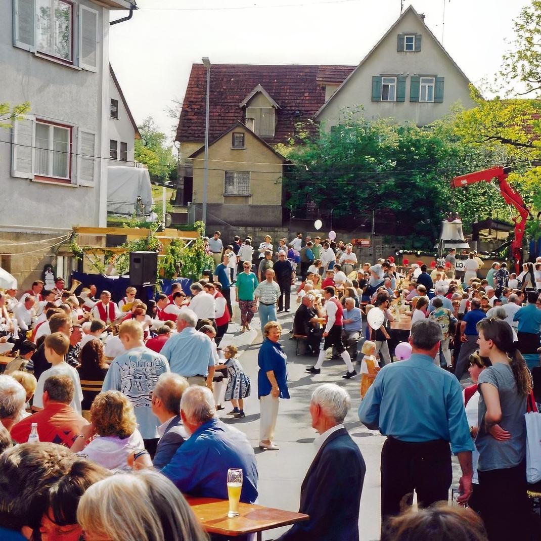 1998: Festzug zur Einweihung der Kirchenglocken (Quelle: Wolfgang Bayer)