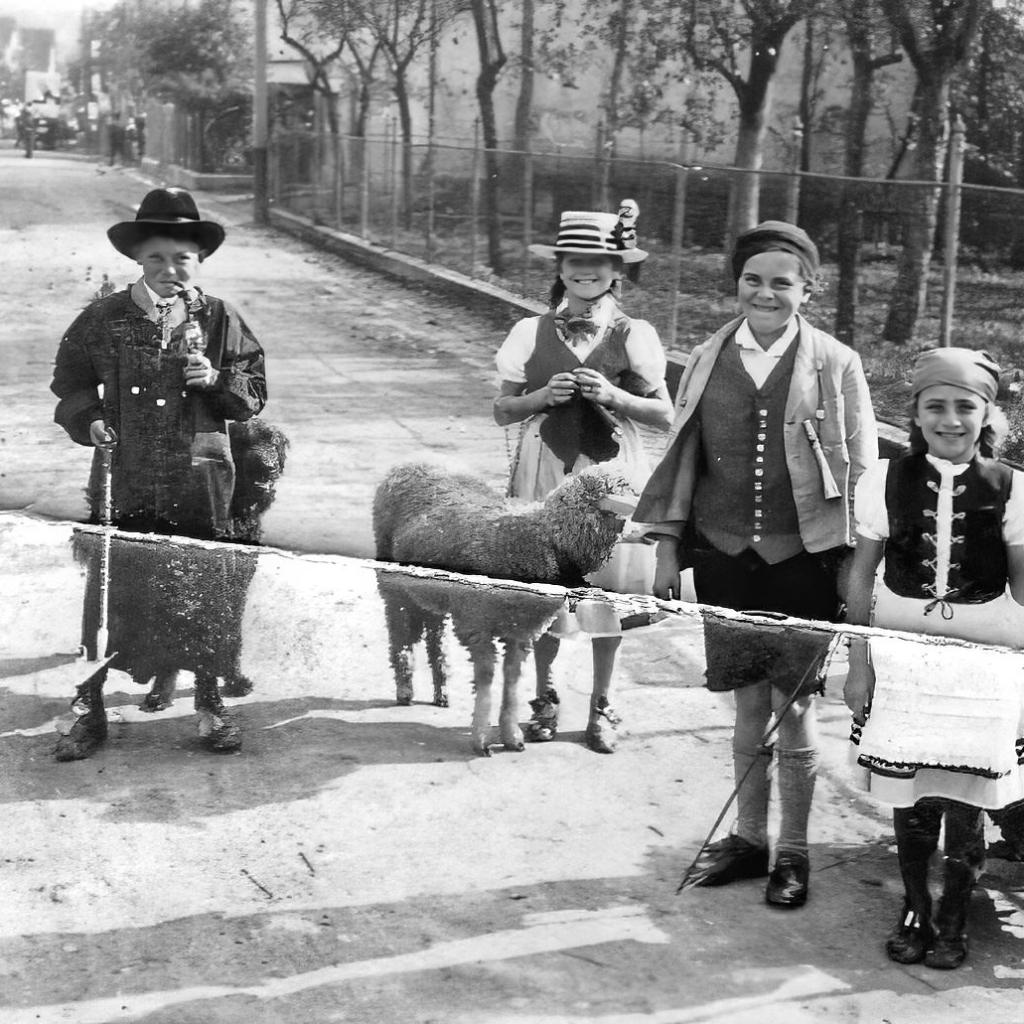 1922: Kinderfasching in der Mönchstraße (Quelle: Lore Kimmerle)