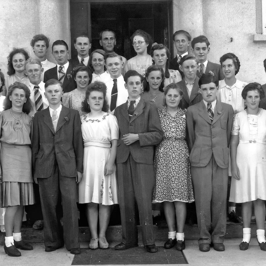 1947: Teilnehmerinnen und Teilnehmer des Tanzkurs Heckenrose im Jahr 1947 im Gasthaus zum Lamm unter der Leitung von Bushe-Fine Reutlingen (Quelle: Ernst Stückle)