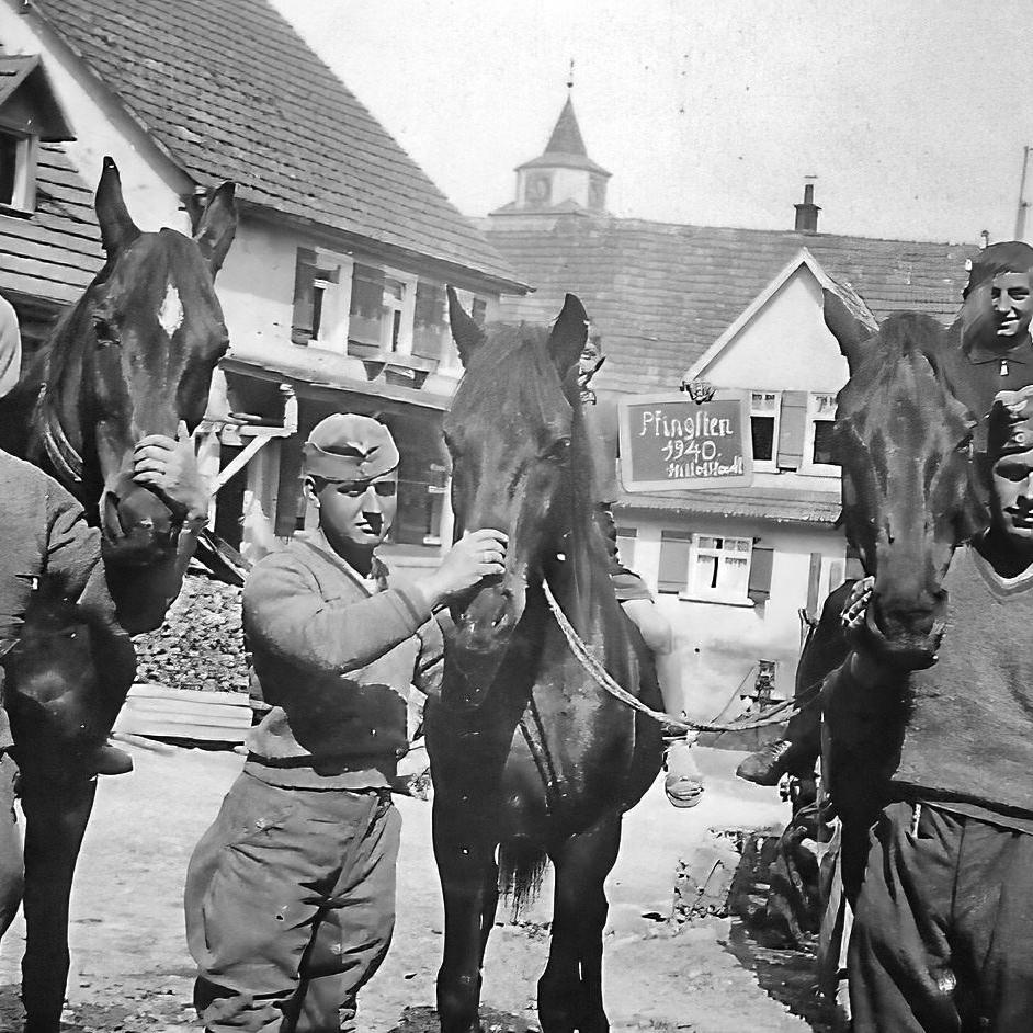 1940: Pfingstausflug 1940 (im Hof,Lodenberg nach Adler) (Quelle: Manfred Knecht)