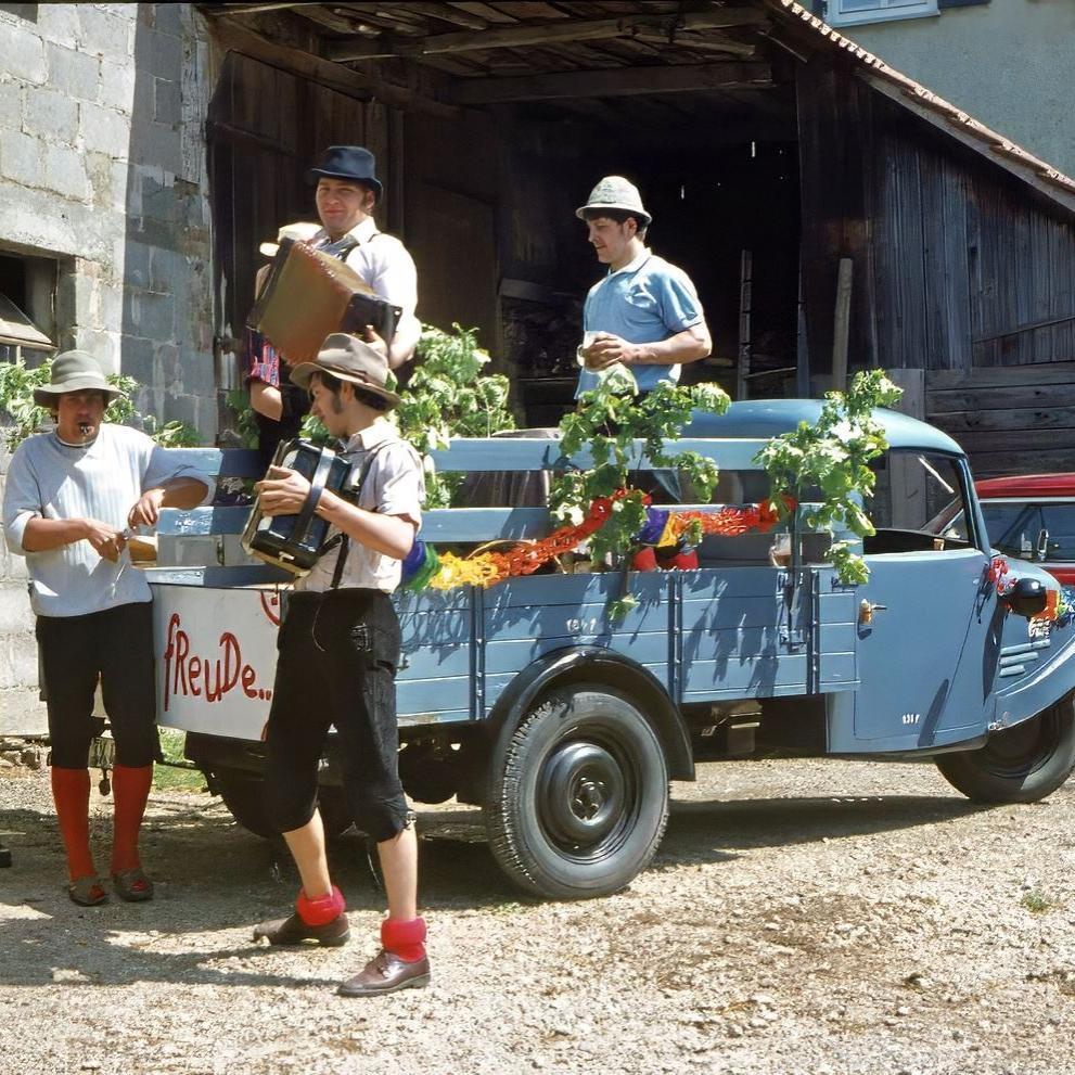 1971: Vatertags-Ausfahrt mit dem Goliath 3-Rad in Holzelfingen (Quelle: Manfred Knecht)