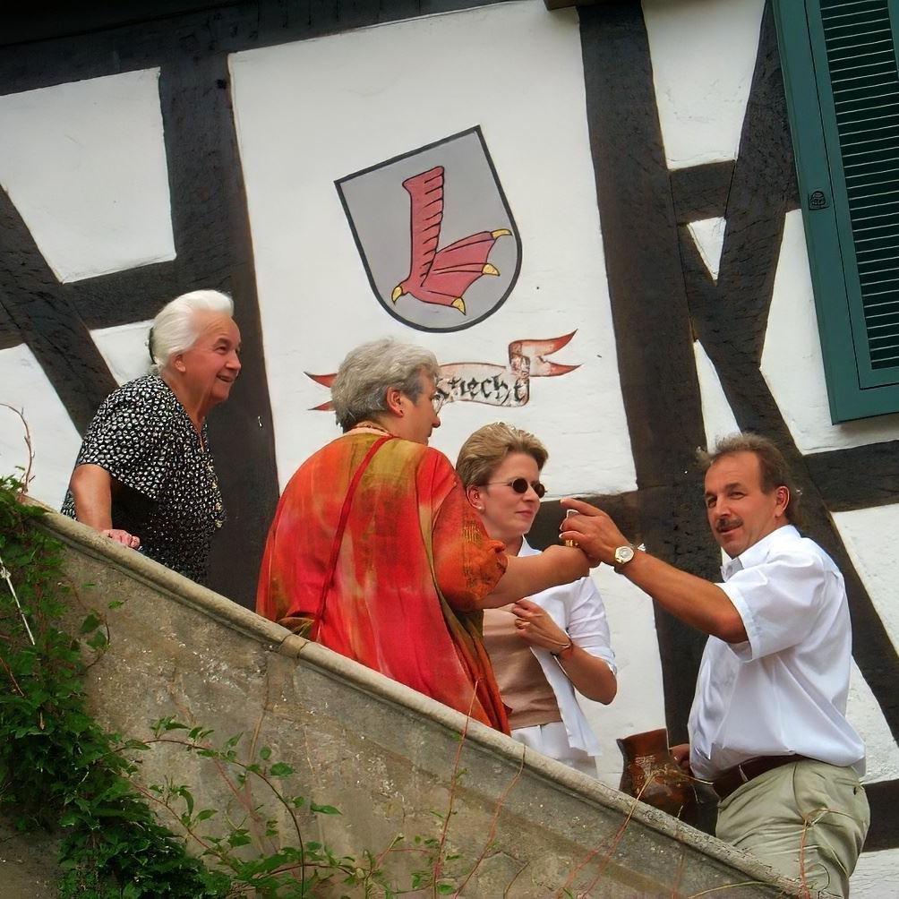 2004: Ortsteilbegehung der Oberbürgermeisterin Bosch in Mittelstadt (Quelle: Bezirksamt)