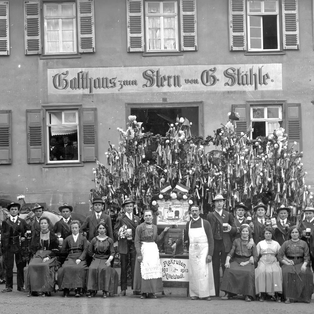 1913: Rekruten vor dem Stern (Quelle: Maria Müllerschön)