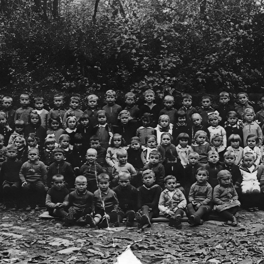 1934: Kindergarten in Jahr 1933 und 1934 (Quelle: NN)