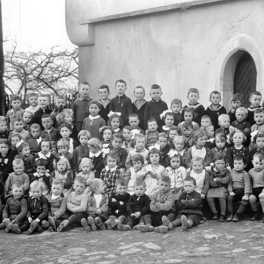 1939: Kindergarten mit Schwester Luise (Quelle: Bernd Haug)