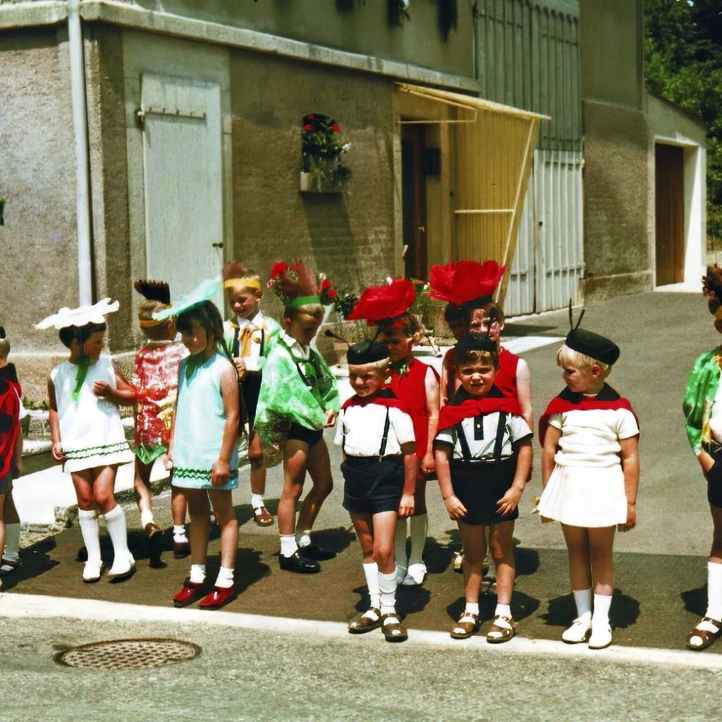 1969: Vorbereitung für den Festzug beim Kinderfest (Quelle: Andreas Becker)