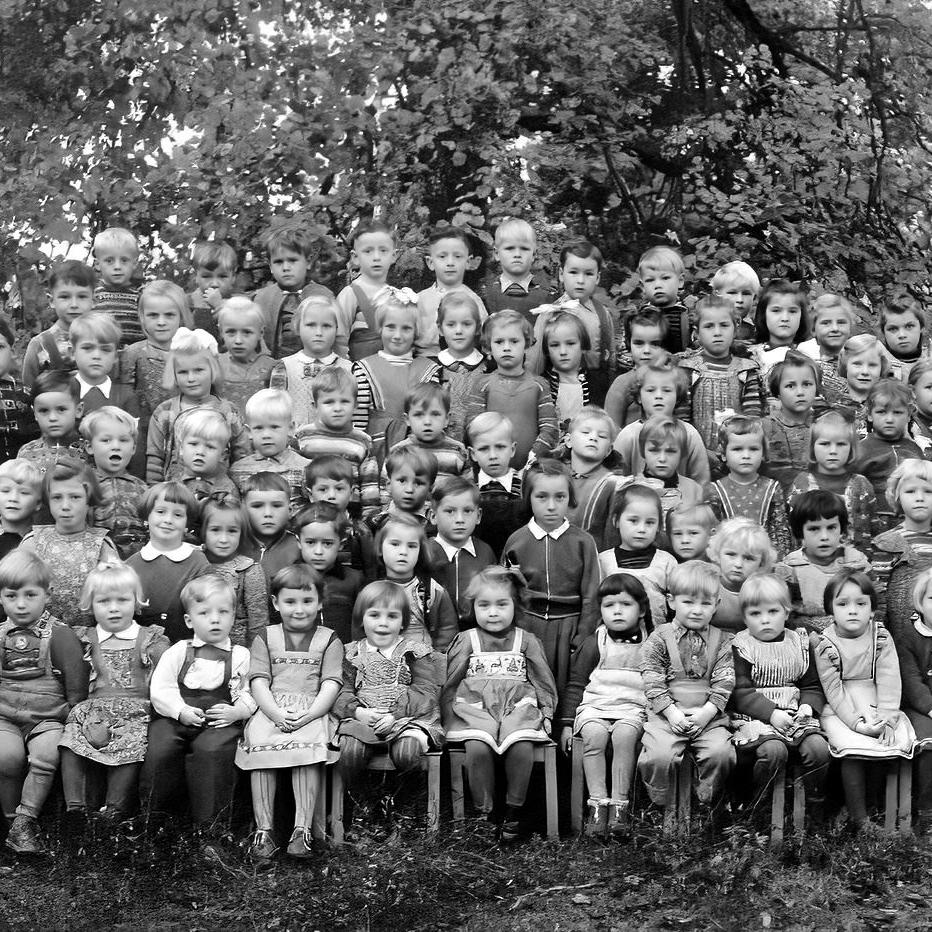 ????: Kindergarten Jahrgang 1950 / 51 mit Schwester Berta (Quelle: Manfred Knecht)