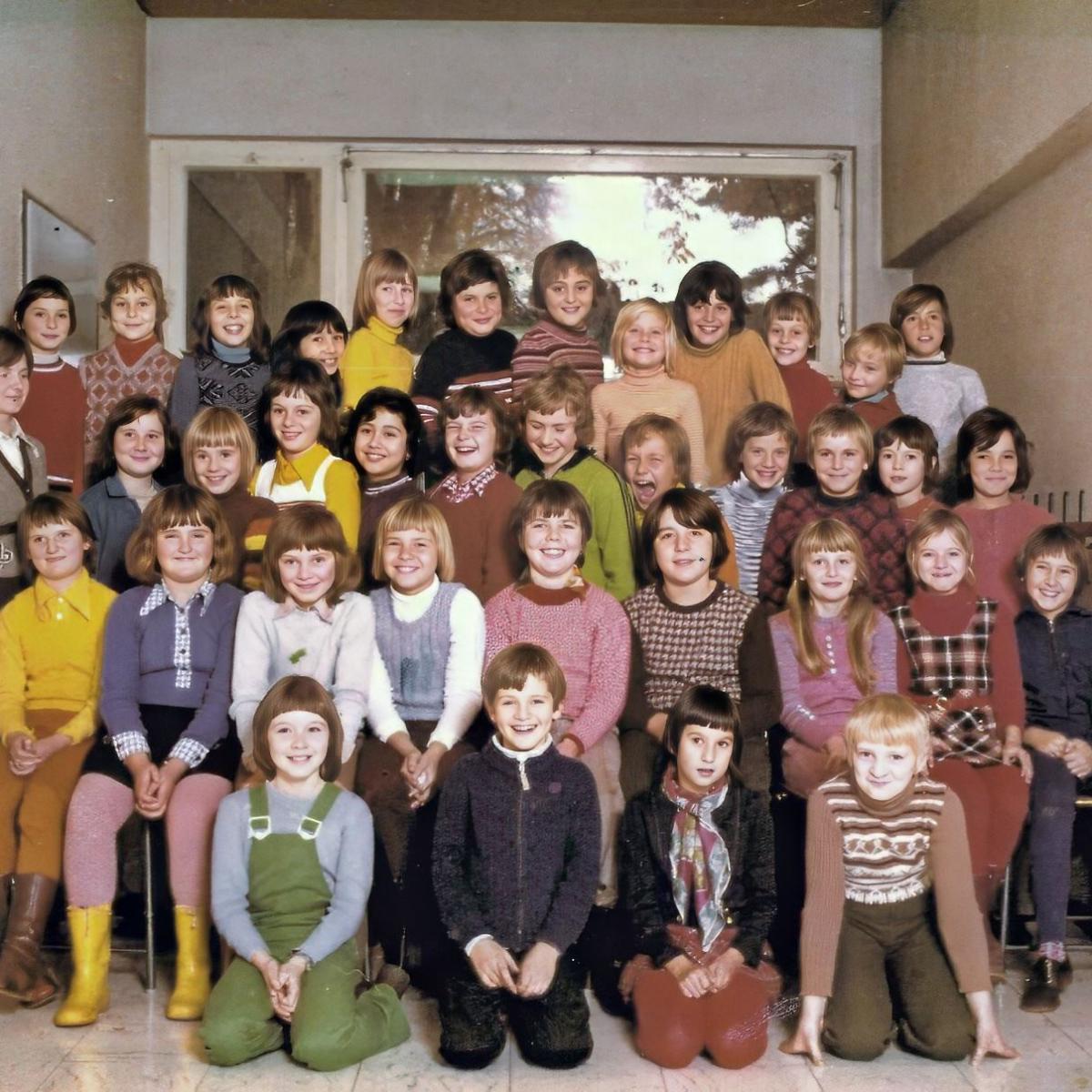 1975: Schuljahr 1974/75 - Bild der 4ten Klasse (Quelle: Stephan Lenk)