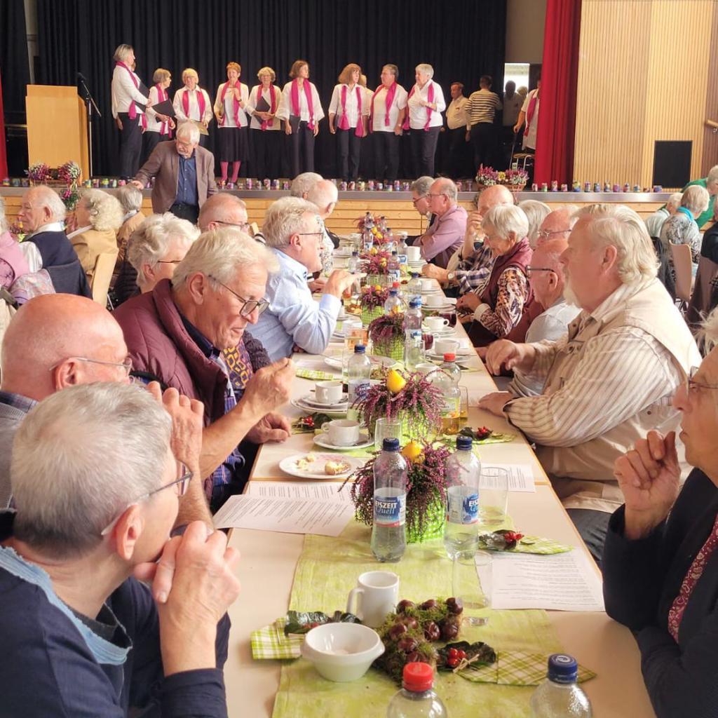 2023: Seniorennachmittag in der Festhalle Mittelstadt (Quelle: Anette Bauer)
