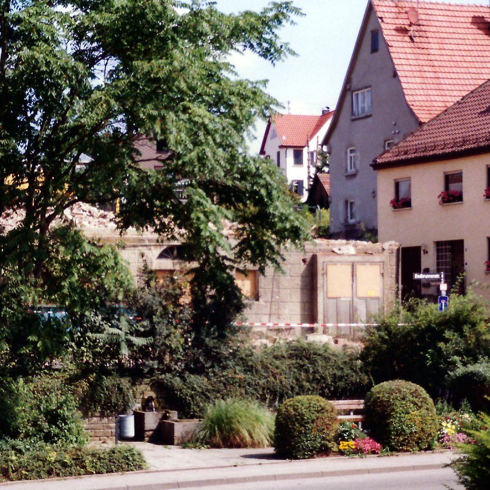 1996: Abruch vom Haus Jakob Schmid, re. Haus der Fam. Wacker, dahinter Haus von Wilhelm Geckeler (Quelle: Manfred Knecht)