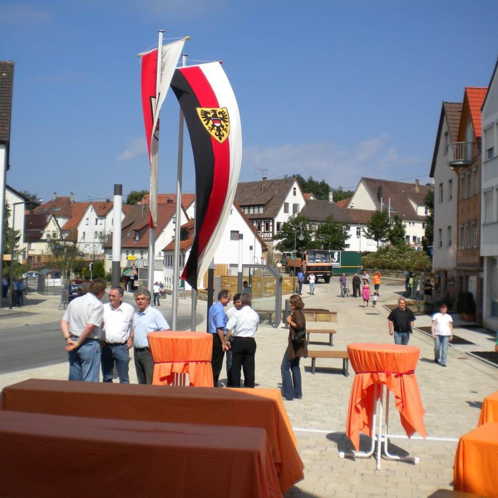 2009: Einweihung des Rathausplatzes und Freigabe der Neckartenzlinger Straße (Quelle: Heinz Kurz)
