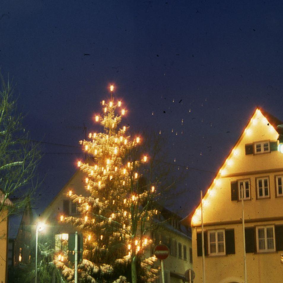 1996: Rathaus im Dezember (Quelle: Helmuth Mühleisen)