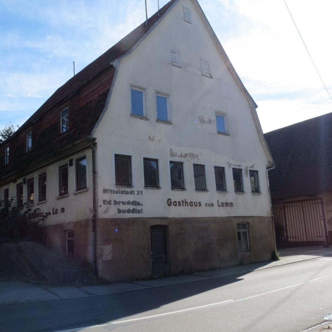 2012: Die Beschriftung wurde als Ermunterung am Lamm angebracht, weil von Seiten der Stadt Reutlingen so lange kein Engagement zu sehen war  - Mittelstadt 21 - Es bruddla, buddla! (Quelle: Dirk Glück)
