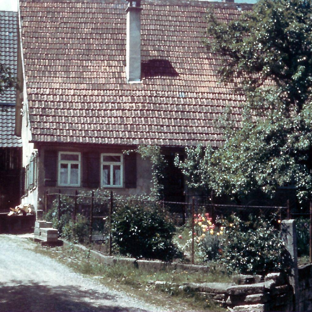 1962: Haus Karl Knecht, Hauptstr. 18,  erbaut 1703, Ansicht vom Marktplatz (Quelle: Manfred Knecht)
