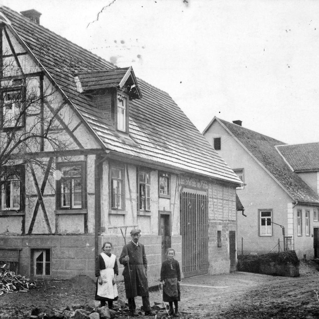 1909: Blick um 1909 auf das Haus der Familie Reiff in der Hofstatt (Quelle: Lore Kimmerle)