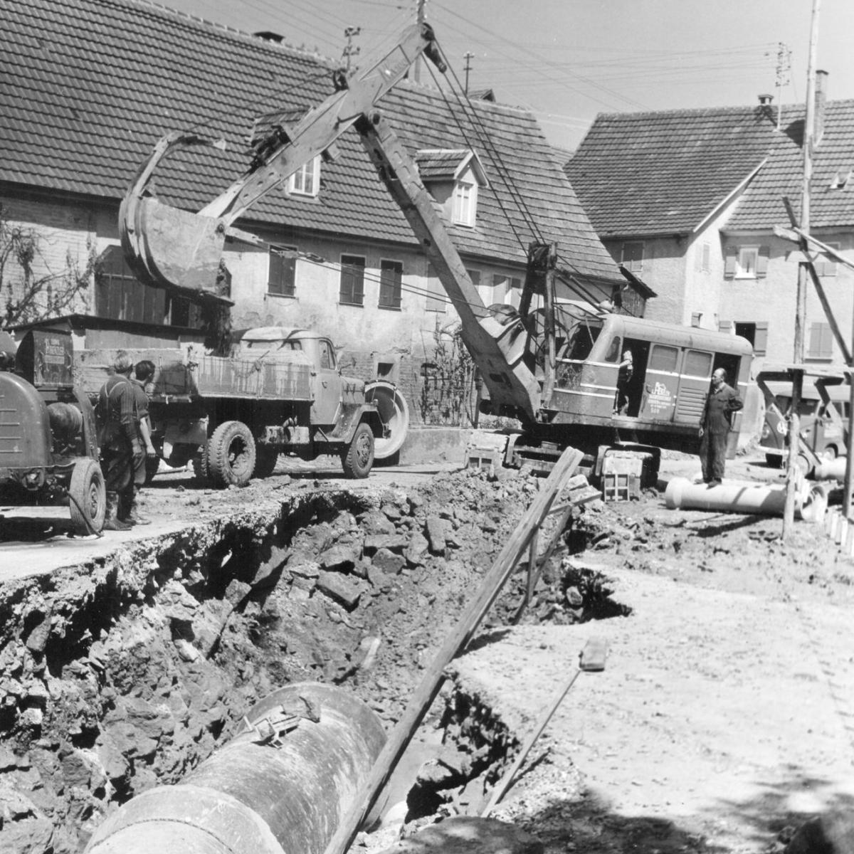 1963: Wasserleitung in der Neckartenzlinger Straße (Quelle: Walter Brants)