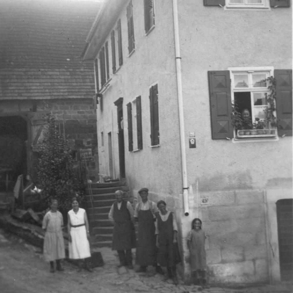 ????: Familie Kurz in der Neckartenzlinger Straße 19 (Quelle: Familie Kern)