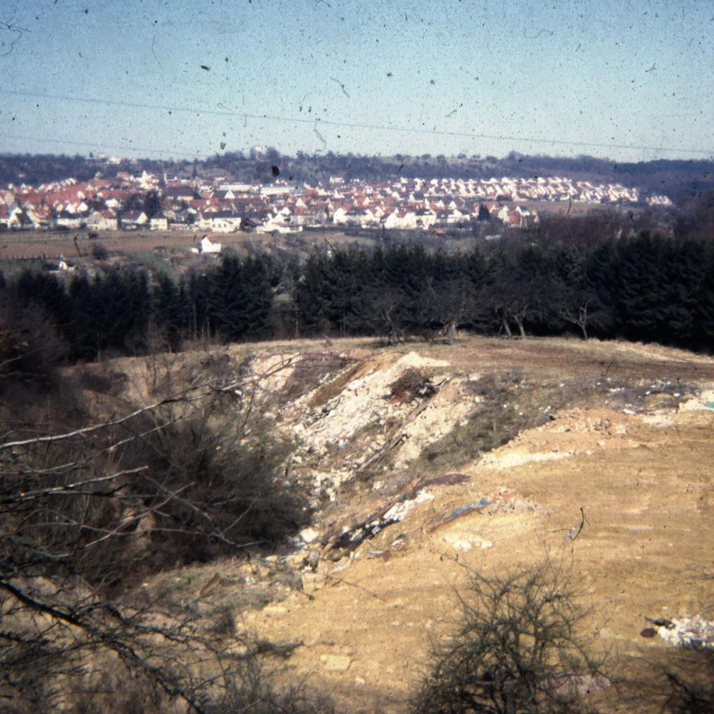 1967: Erddeponie Kirrisgrube wird in Betrieb genommen, war zuvor Sand - Steinbruch (Quelle: Manfred Knecht)