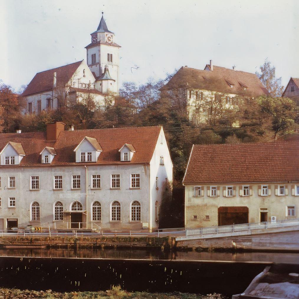 1965:  links die Ölmühle Röhm und das Gasthaus " Schwanen". Später war es die Klostermühle (Quelle: NN)