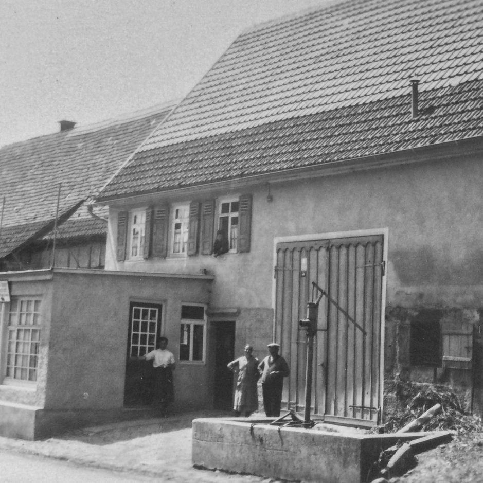 1934: Haus von Fam. Hurlebaus Heerstr. 13    Haus dahinter Fam. Fauser (Quelle: Manfred Knecht)