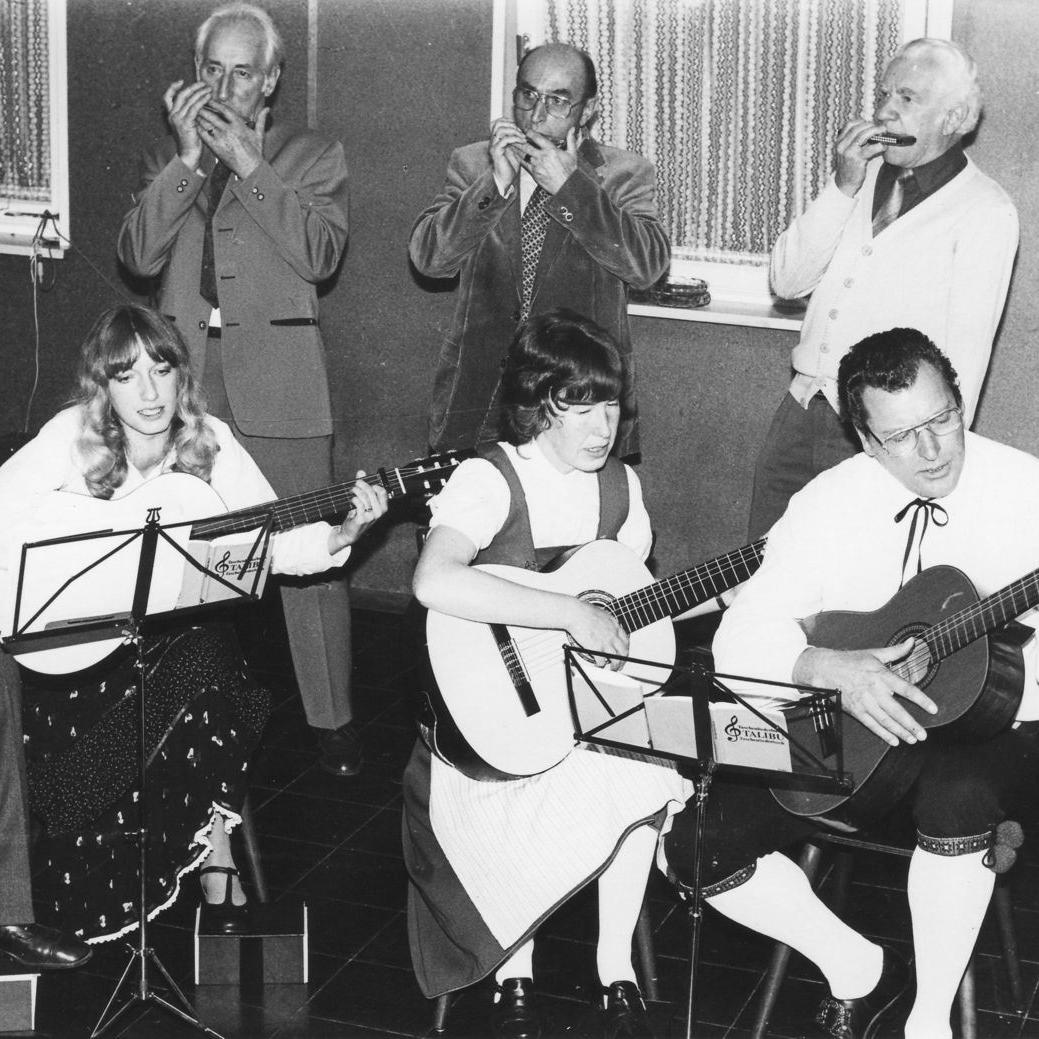 1980: Albverein beim musizieren (Quelle: Lore Kimmerle)