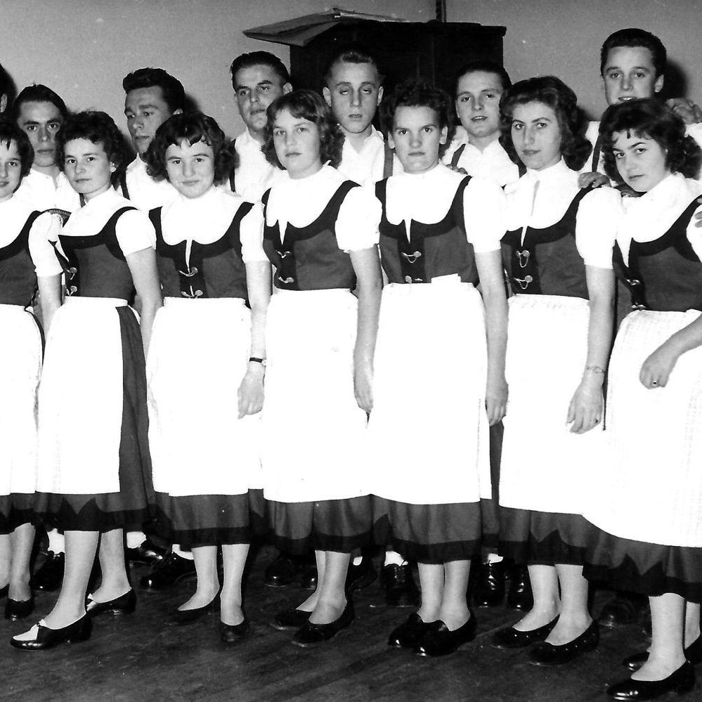 1958: Volkstanzgruppe des Albvereins (Quelle: Ulrich Gänzle)