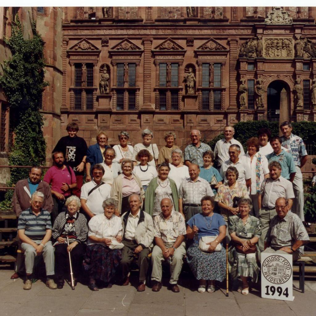 1994: Obst und Gartenbauverein vor dem Heidelberger Schloss (Quelle: Emilie Mayer)