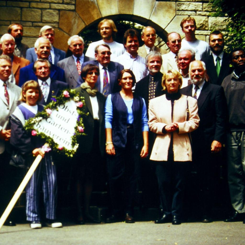 1999: Bild der Vorsitzenden der örtlichen Vereine und Institutionen (Quelle: Sofie Veit)