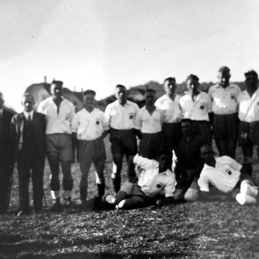 1934: Mittelstädter Fußballspieler beim Wettspiel in Pfullingen (Quelle: Manfred Knecht)