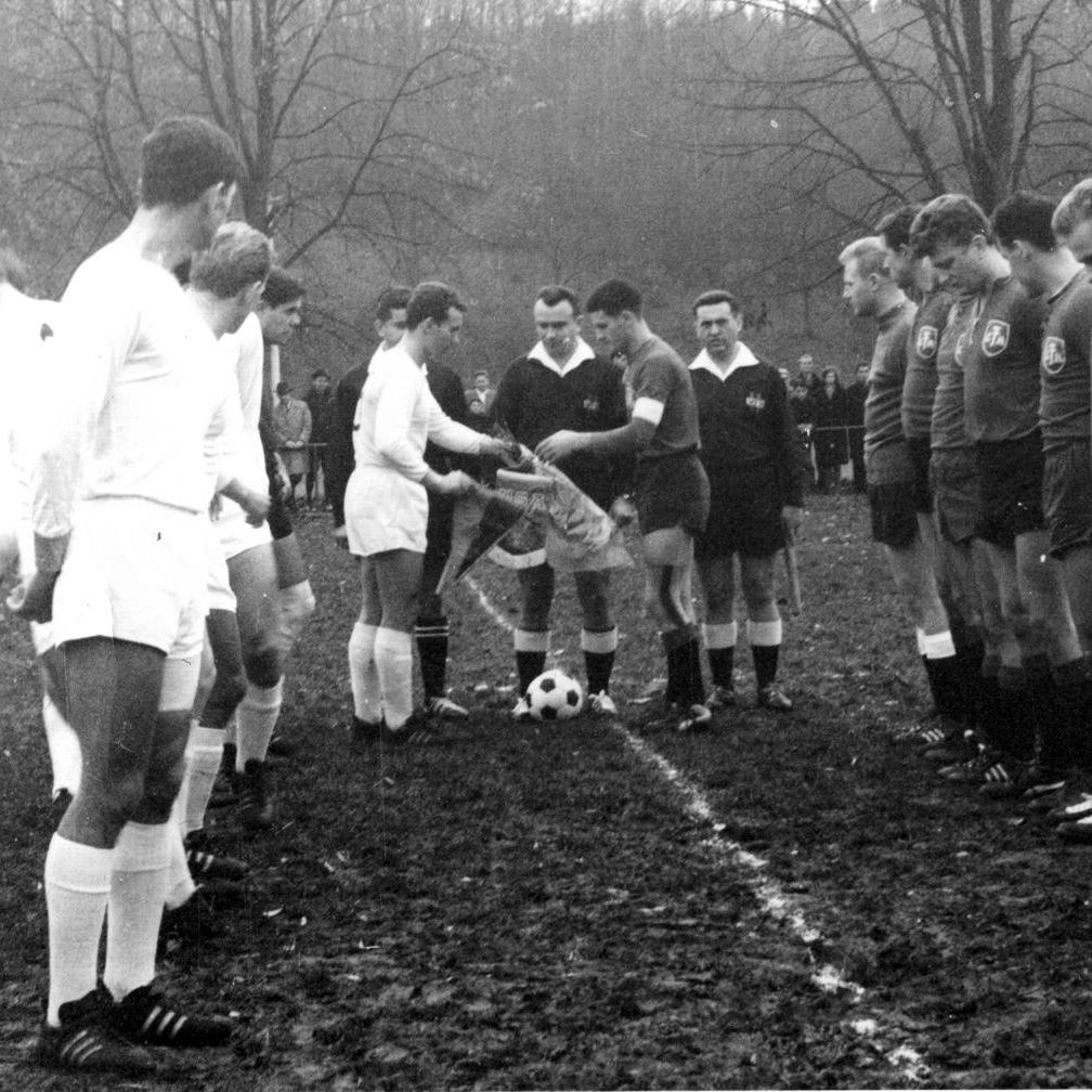 1965: Benefizspiel für die Hinterbliebenen vom Schachtunfall - VfB Stuttgart vs. Auswahl der 7. US-Armee (Quelle: unbekannt)