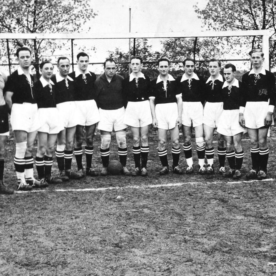 ????: Fußballmannschaft mit u. a. Otto Knecht (Quelle: Ruth Reiber)