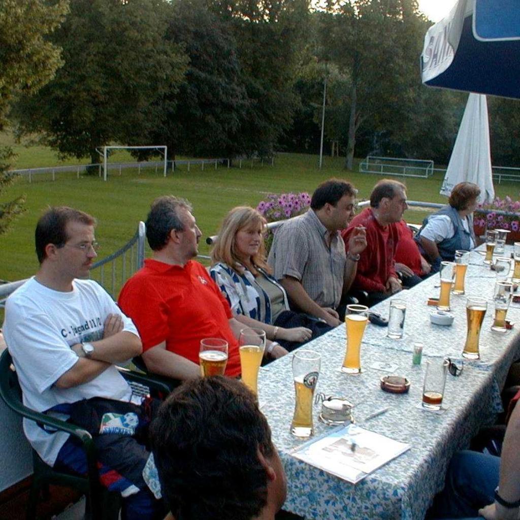 2002: Um- und Ausbau des Sportheim - Anbau oben (Quelle: Bernd Bader)