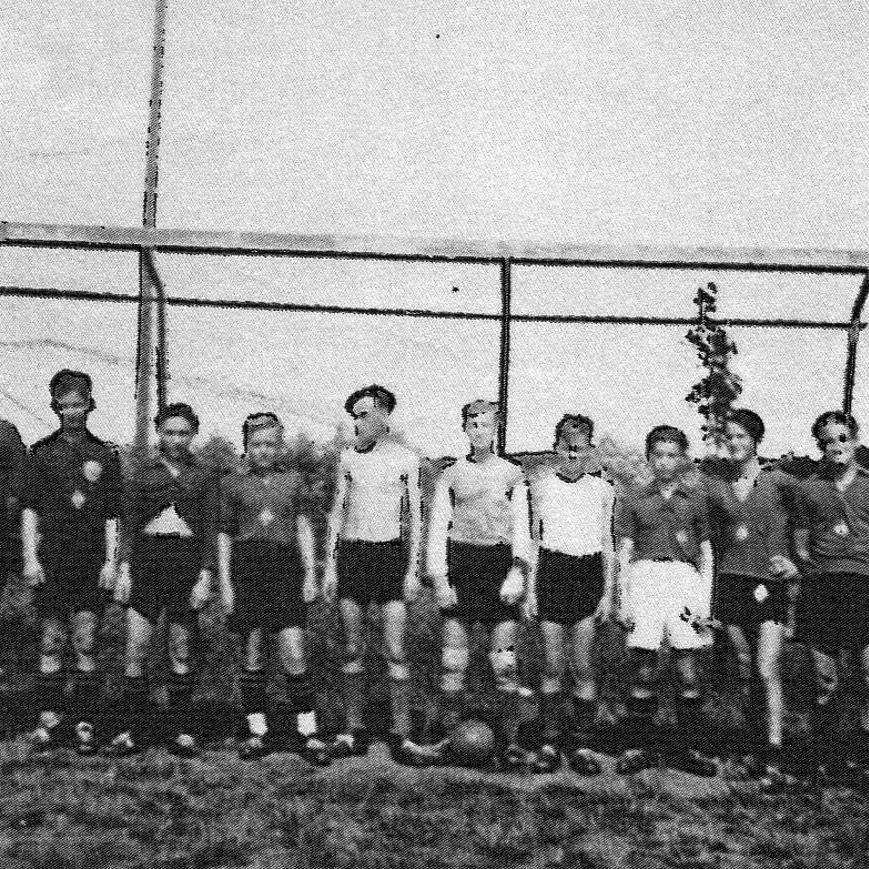 1942: Fußballmannschaft (Quelle: NN)