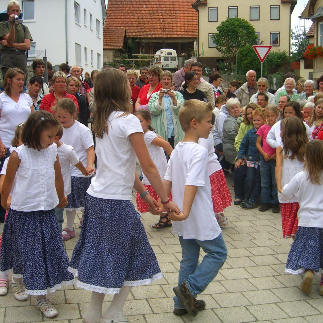 2009: Impressionen vom Dorffest - Volkstanzgruppe des Albvereins (Quelle: Sabine Glück)