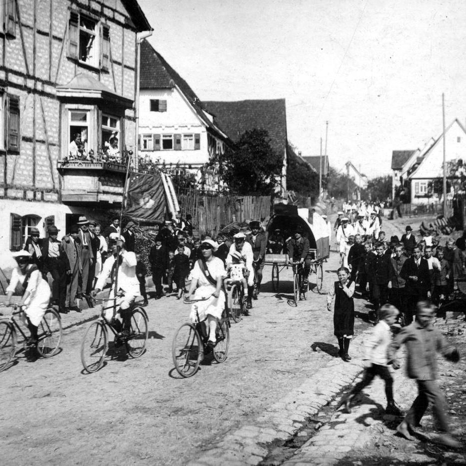 1925: Festzug Radfahrerclub (Quelle: Waltraud Hoyer)