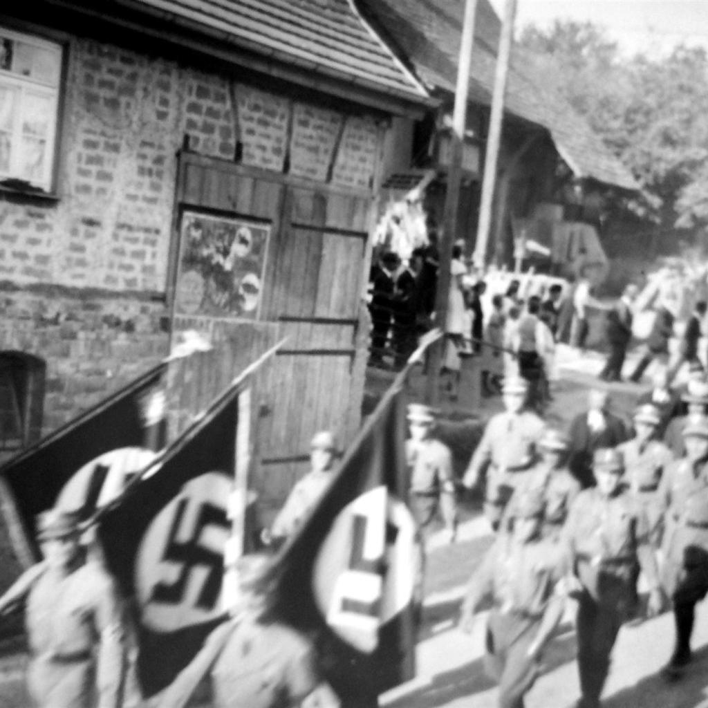 1934: Festumzug  Erntedankfest 7. Okt. 1934  Kreuzung:    Heerstr. / Metzingerstr. / Hindenburgstr. (Quelle: Manfred Knecht)