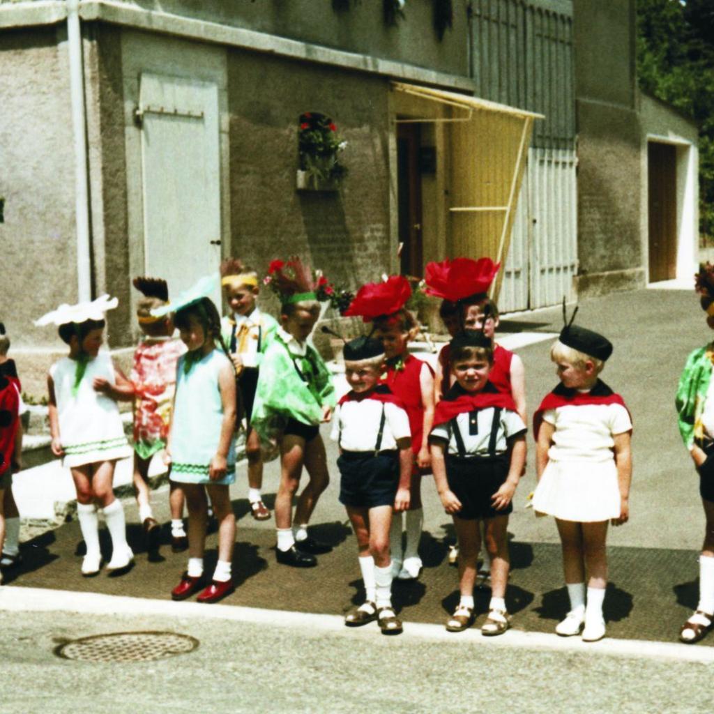 1969: Vorbereitung für den Festzug beim Kinderfest (Quelle: Andreas Becker)