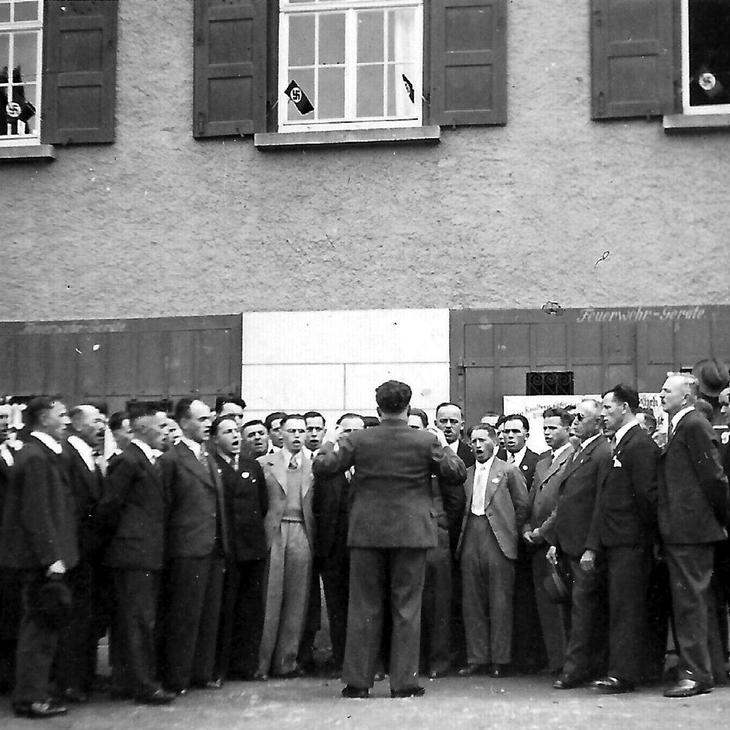 1936: 29. März 1936 Liederkranz am Wahltag, Nachmittags Konzert auf dem Marktplatz / Rathaus (Quelle: Manfred Knecht)